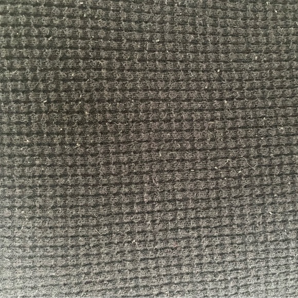 Black Waffle Top 🧇 - Picture 5 of 5